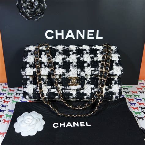 chanel tasche mit blumen gold